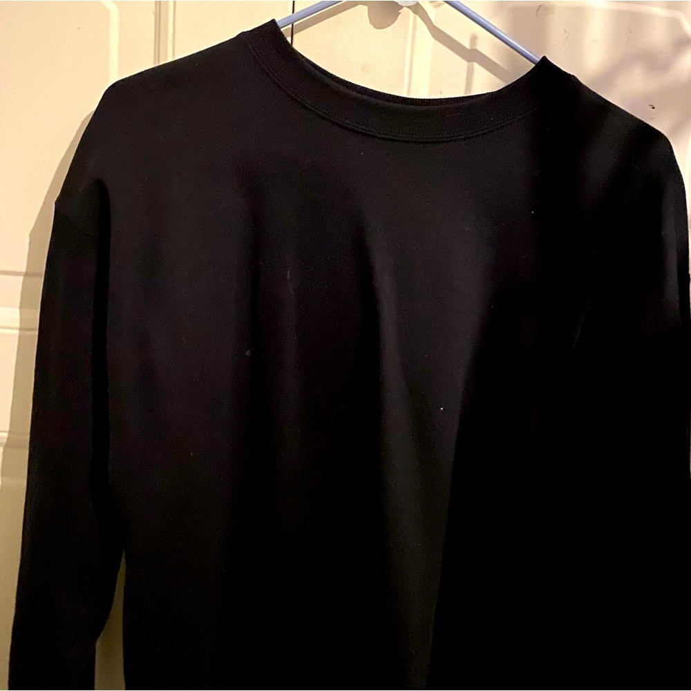 black plain sweatshirt